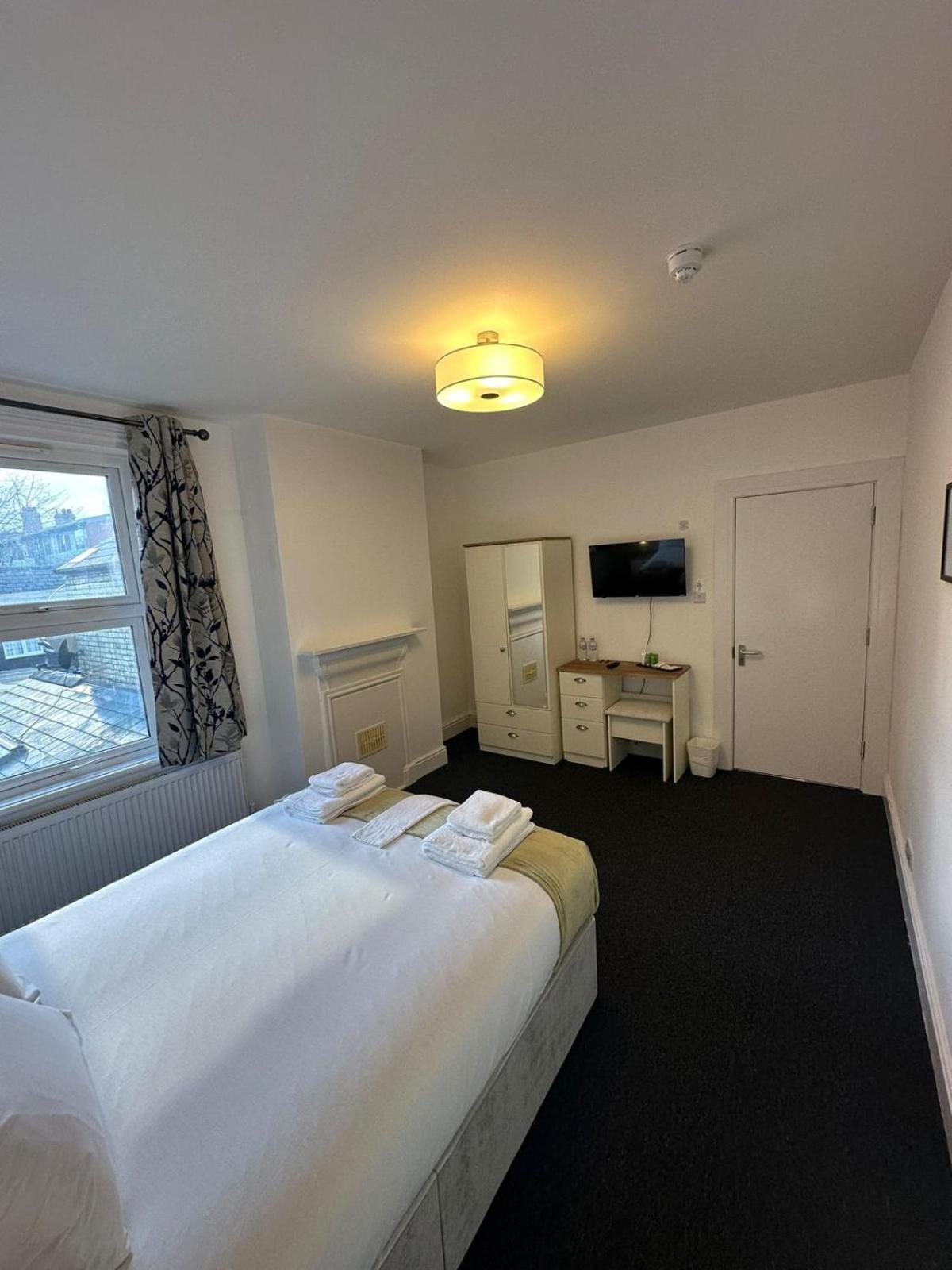 Cambridge Central Rooms - Tas Accommodations Экстерьер фото