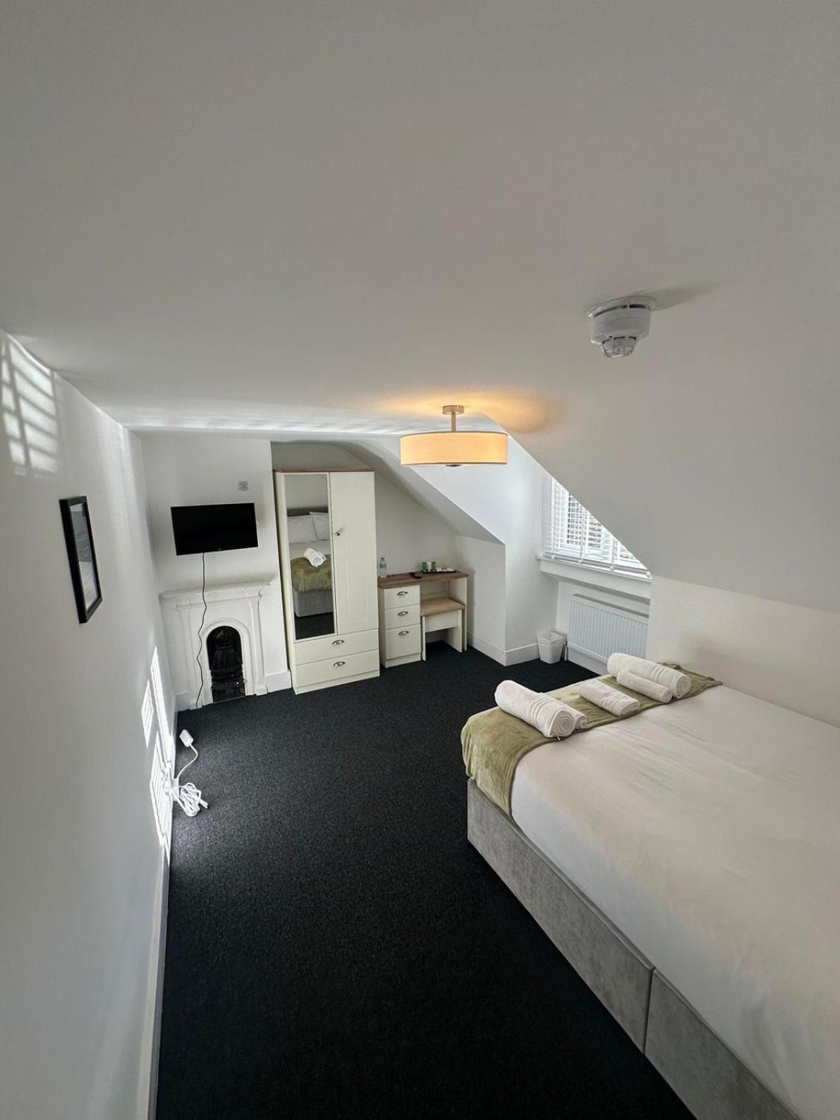 Cambridge Central Rooms - Tas Accommodations Экстерьер фото